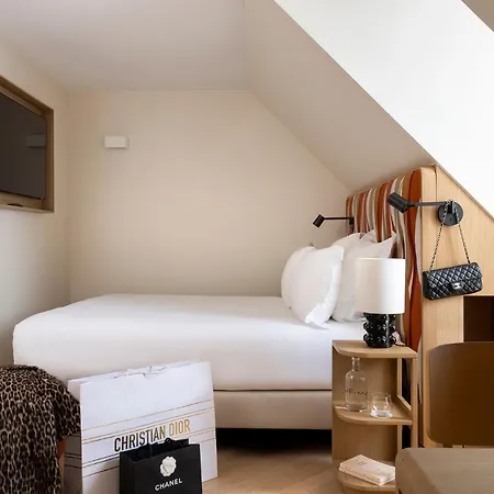 Padam Hotel