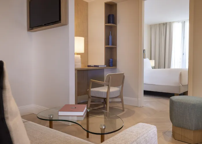 Padam Hotell 4*